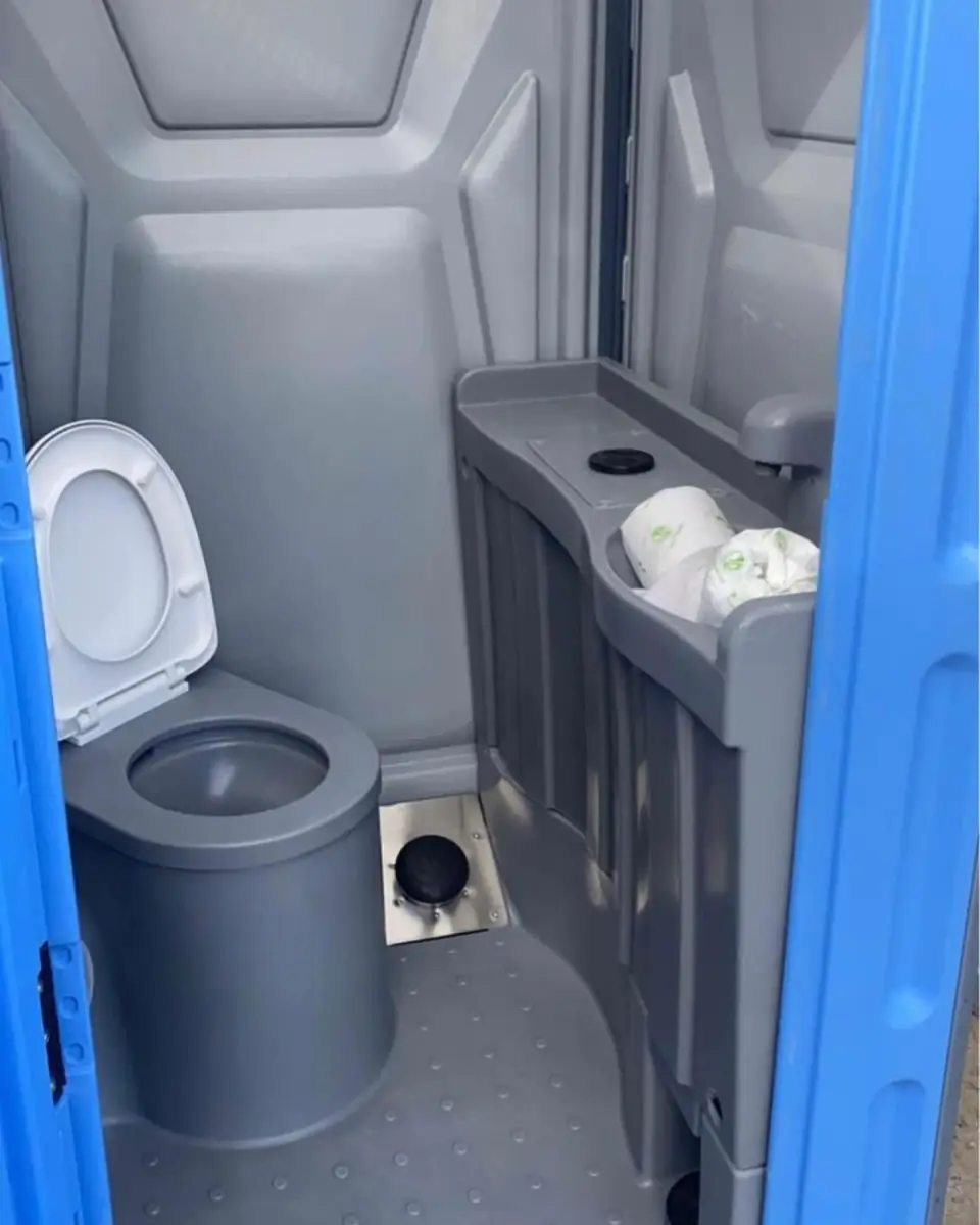 Deluxe & flushable
